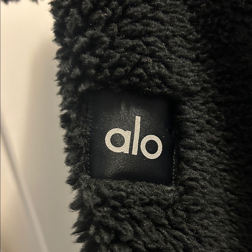 ALO Yoga Black Sherpa Jacket - Picture 2 of 7